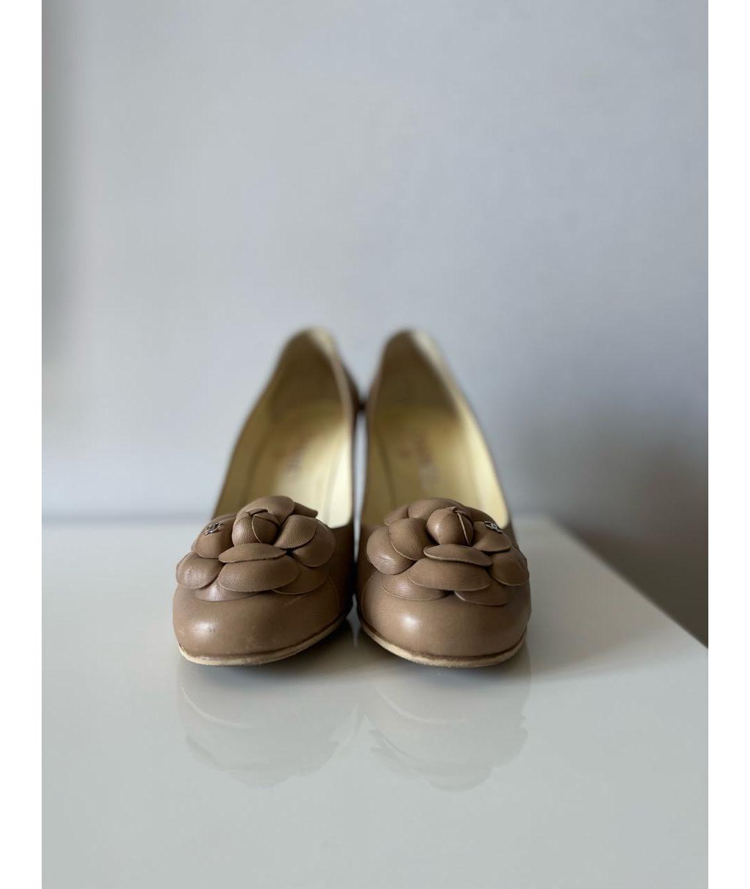 CHANEL PRE-OWNED Бежевые кожаные туфли, фото 3