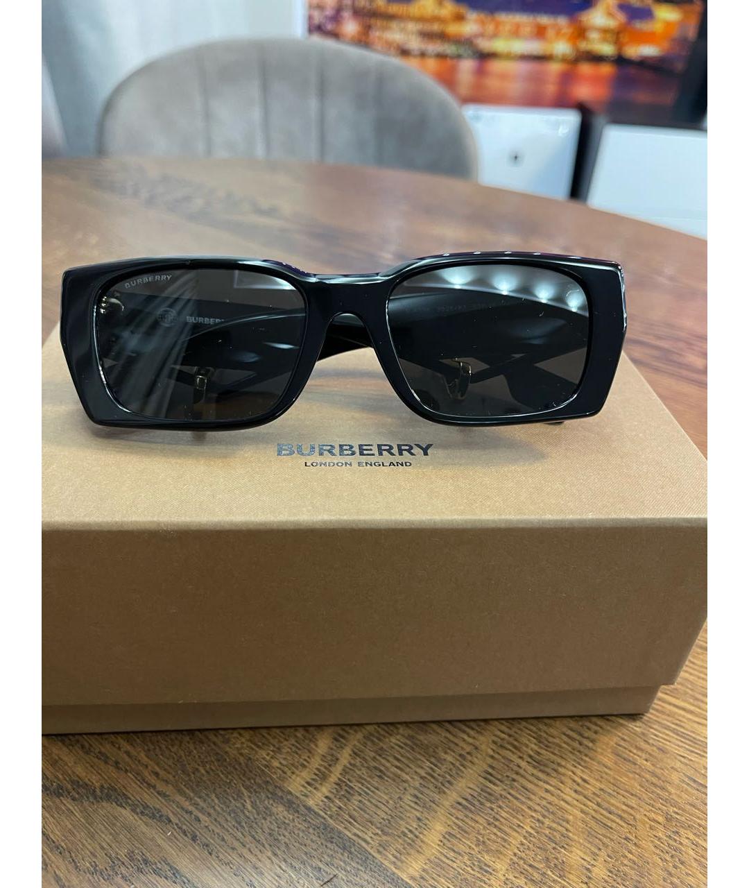 BURBERRY Черные пластиковые солнцезащитные очки, фото 2