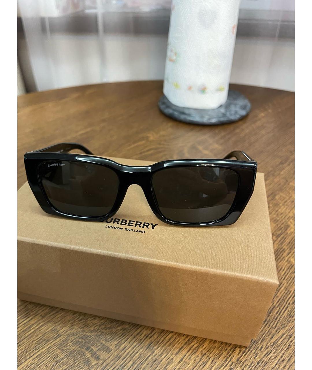 BURBERRY Черные пластиковые солнцезащитные очки, фото 8