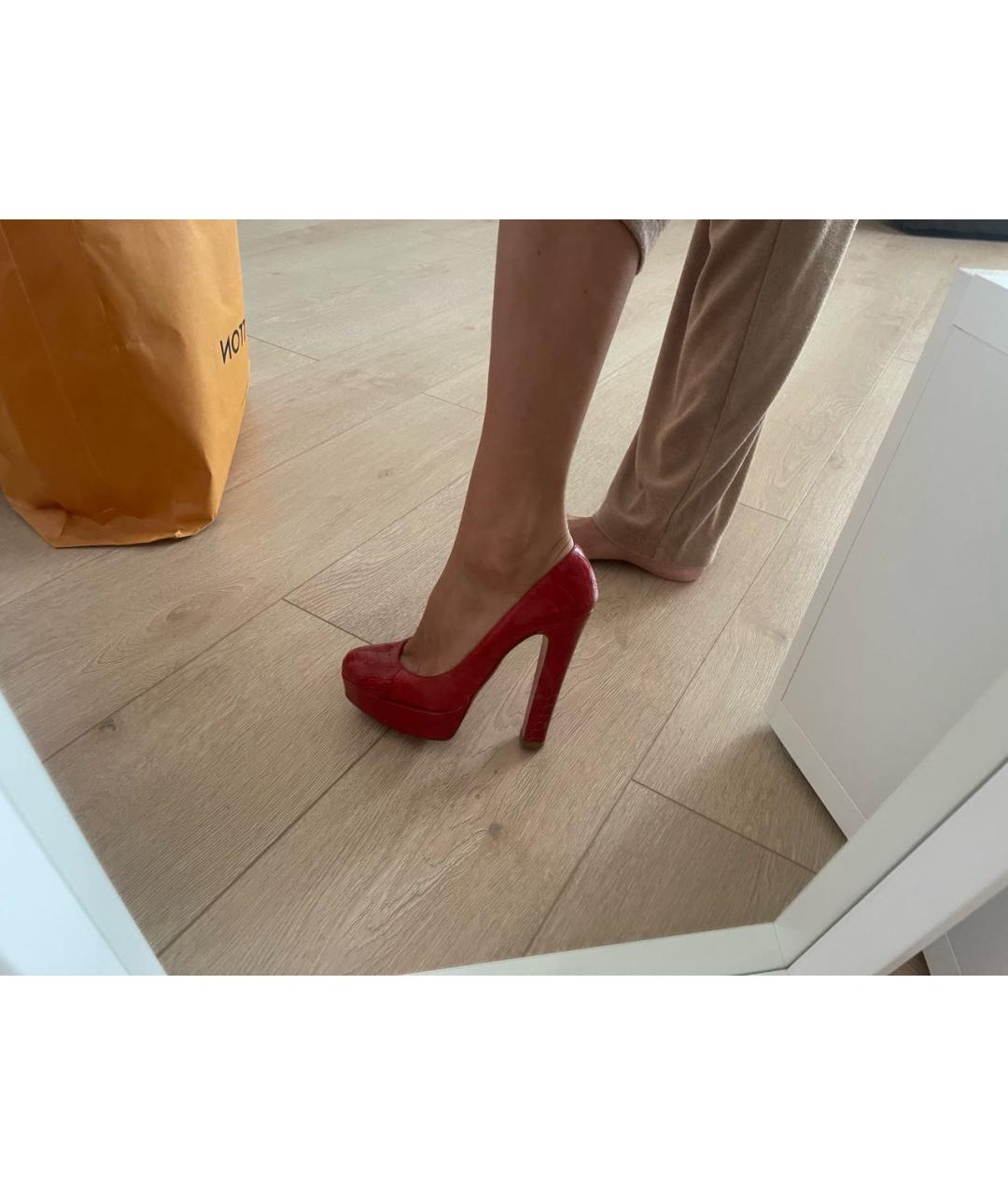 CHRISTIAN LOUBOUTIN Красные туфли из экзотической кожи, фото 8