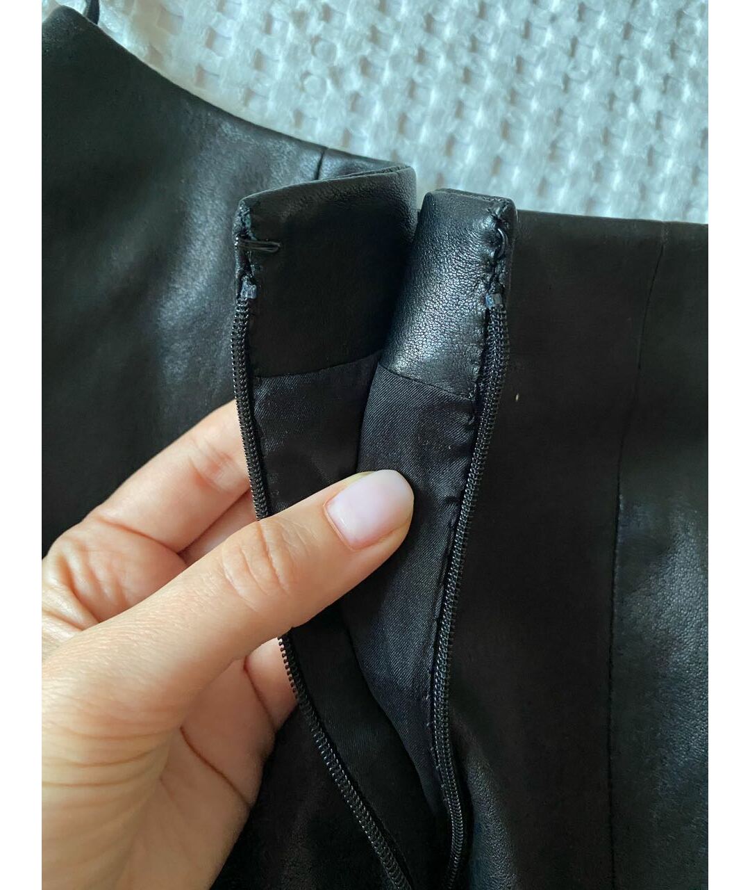 CHANEL PRE-OWNED Черная кожаная юбка миди, фото 6