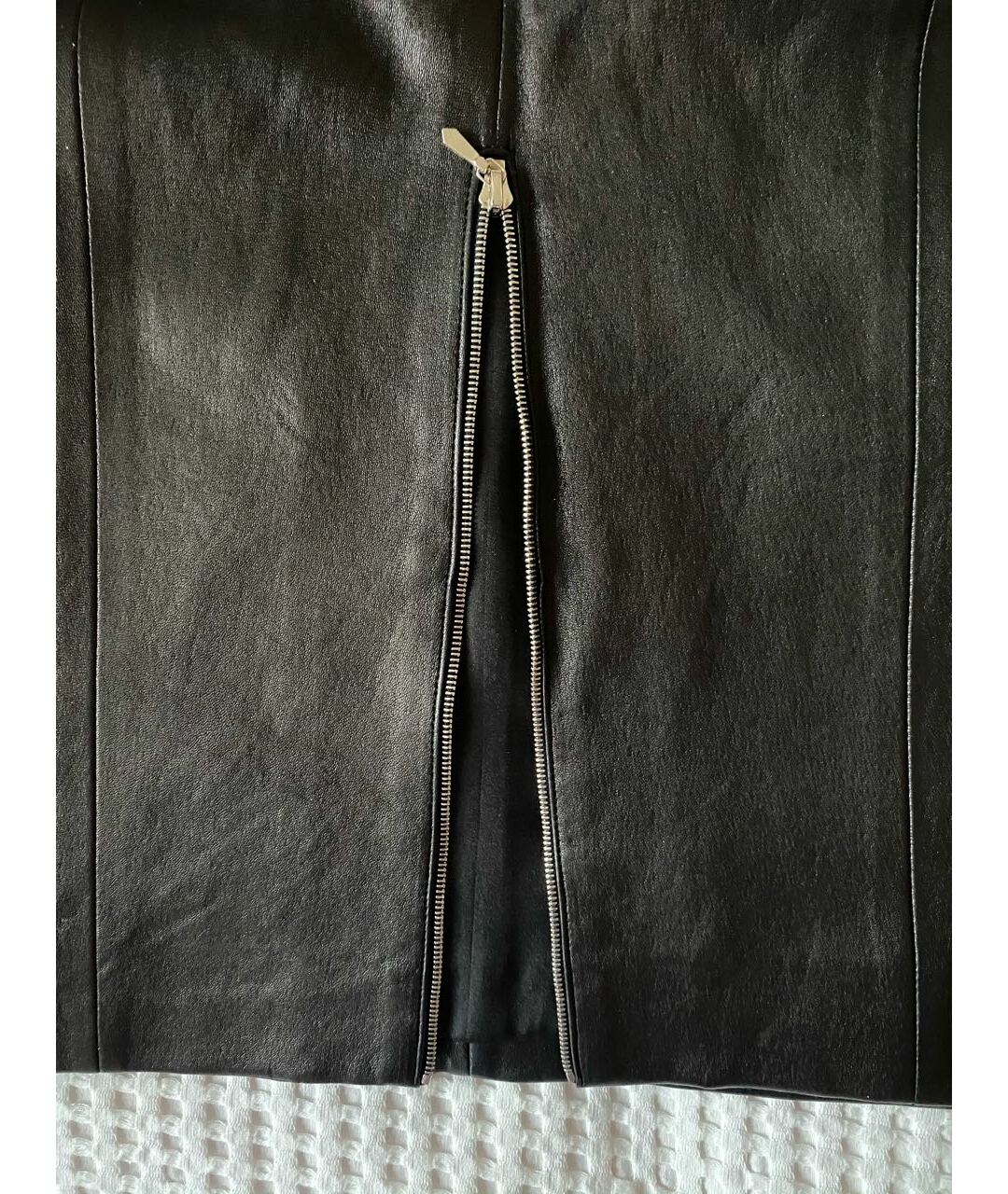 CHANEL PRE-OWNED Черная кожаная юбка миди, фото 5