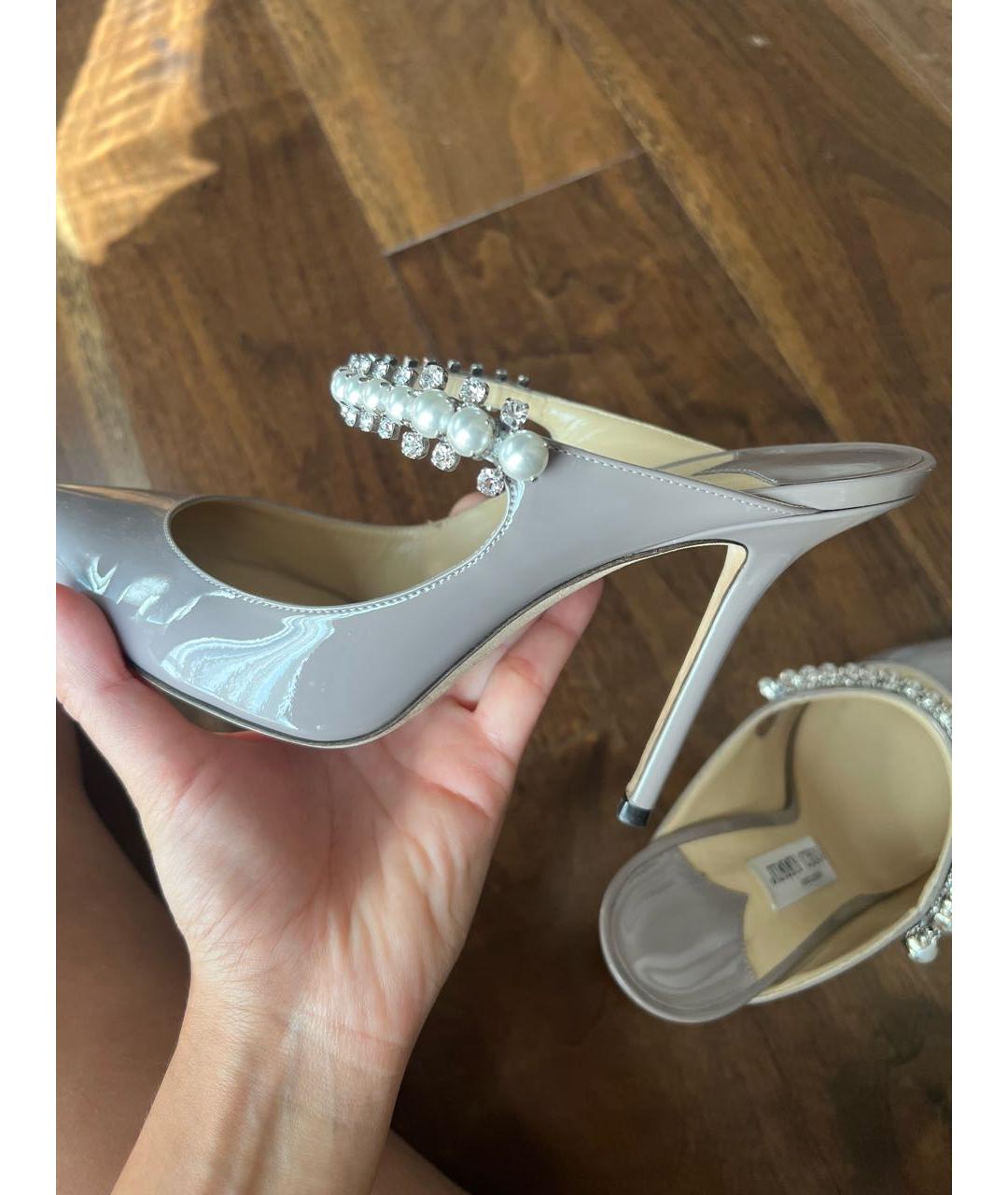 JIMMY CHOO Серые мюли из лакированной кожи для женщин – купить