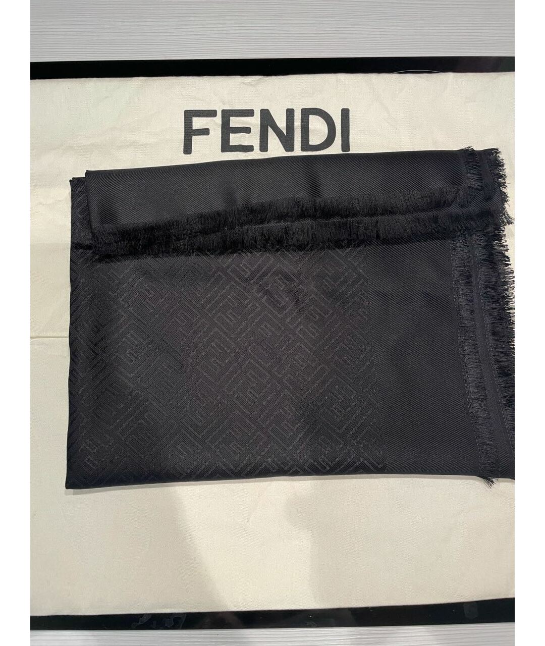 FENDI Черный шелковый шарф, фото 5