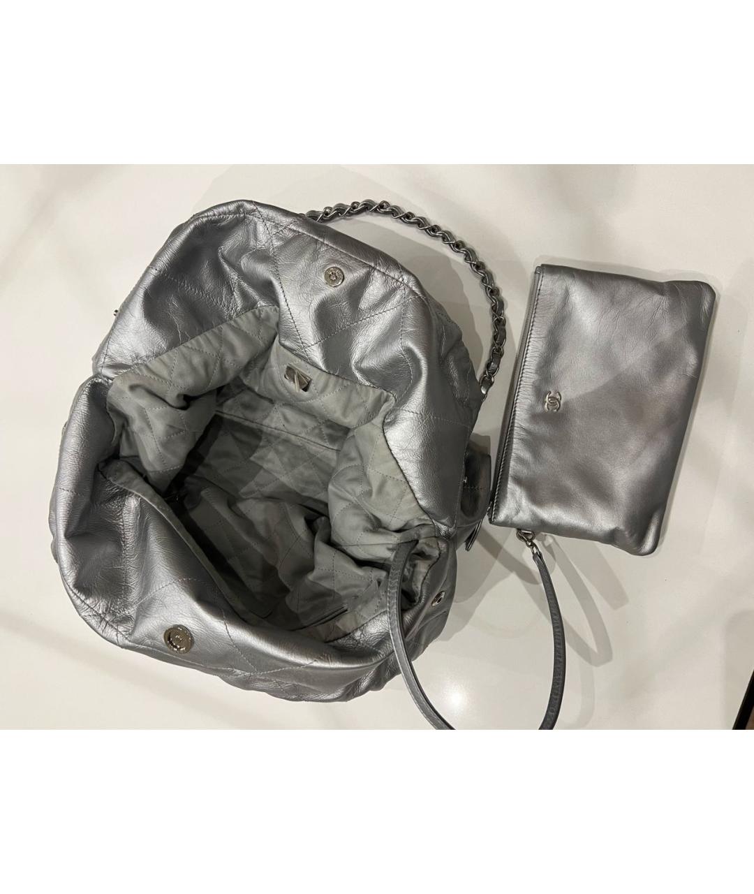 CHANEL Серебряная кожаная сумка с короткими ручками, фото 7