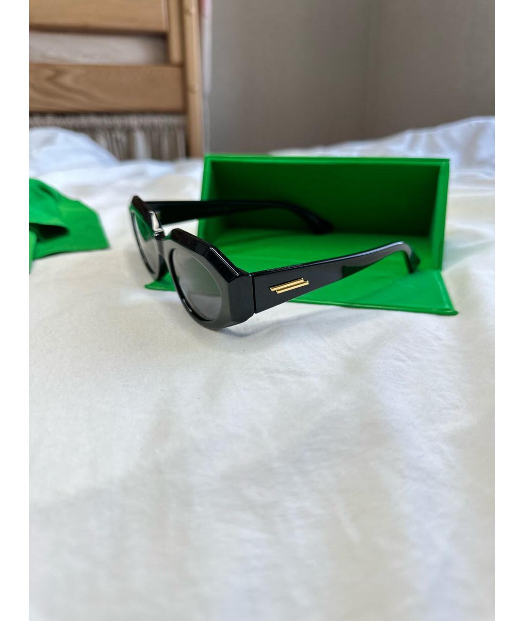 BOTTEGA VENETA Черные пластиковые солнцезащитные очки, фото 2