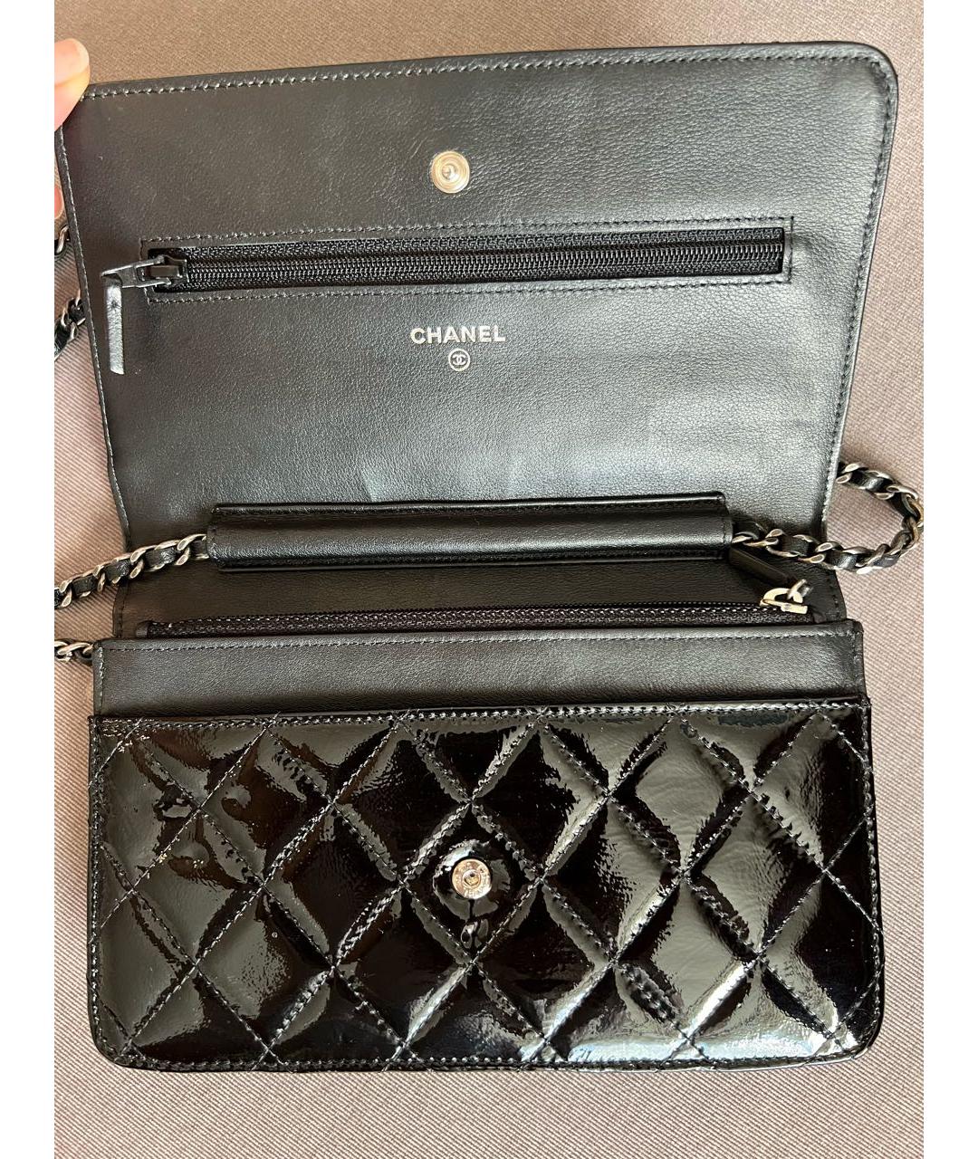 CHANEL Черная сумка через плечо из лакированной кожи, фото 3