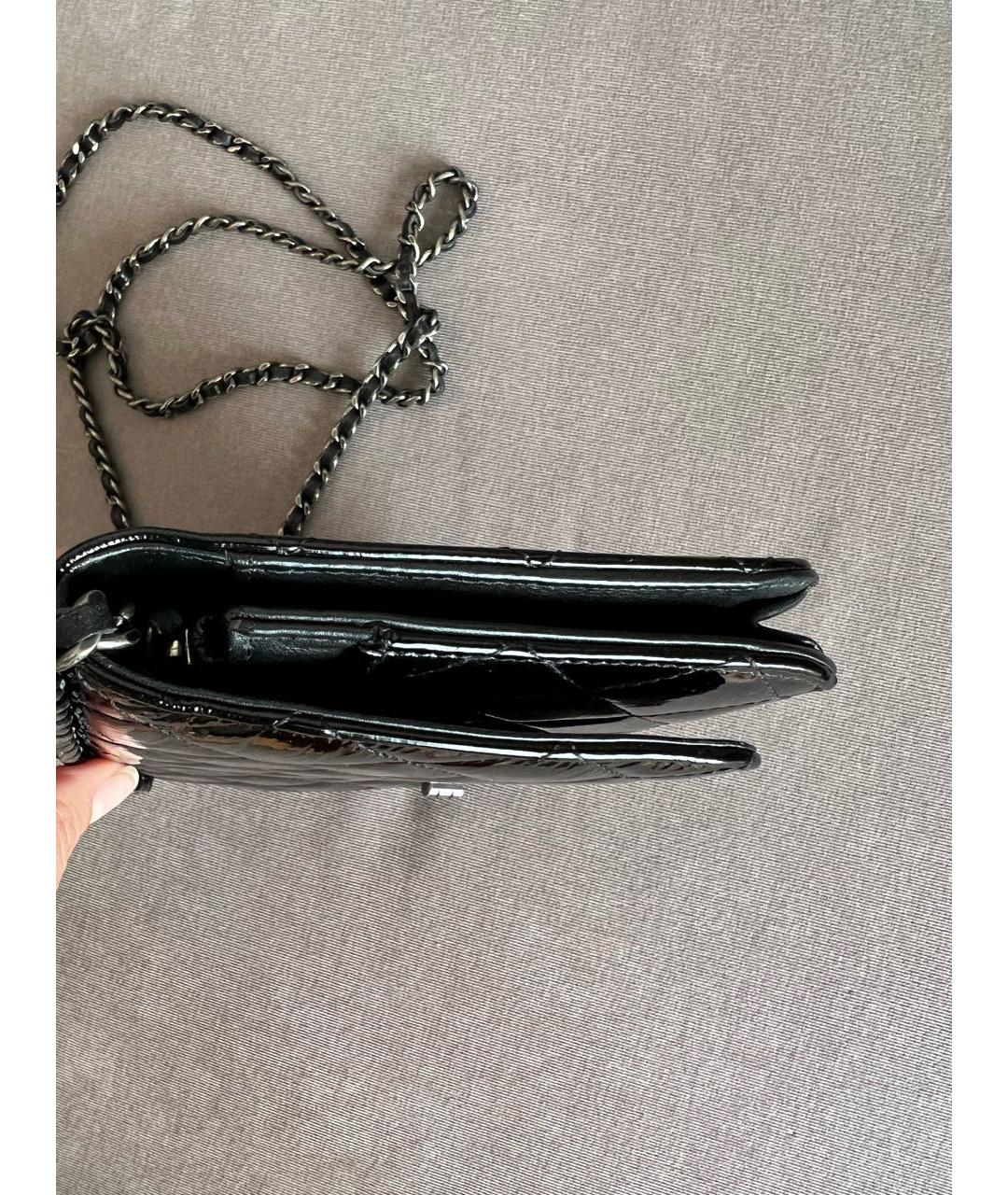 CHANEL PRE-OWNED Черная сумка через плечо из лакированной кожи, фото 6