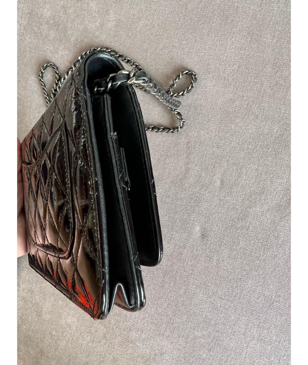 CHANEL Черная сумка через плечо из лакированной кожи, фото 5