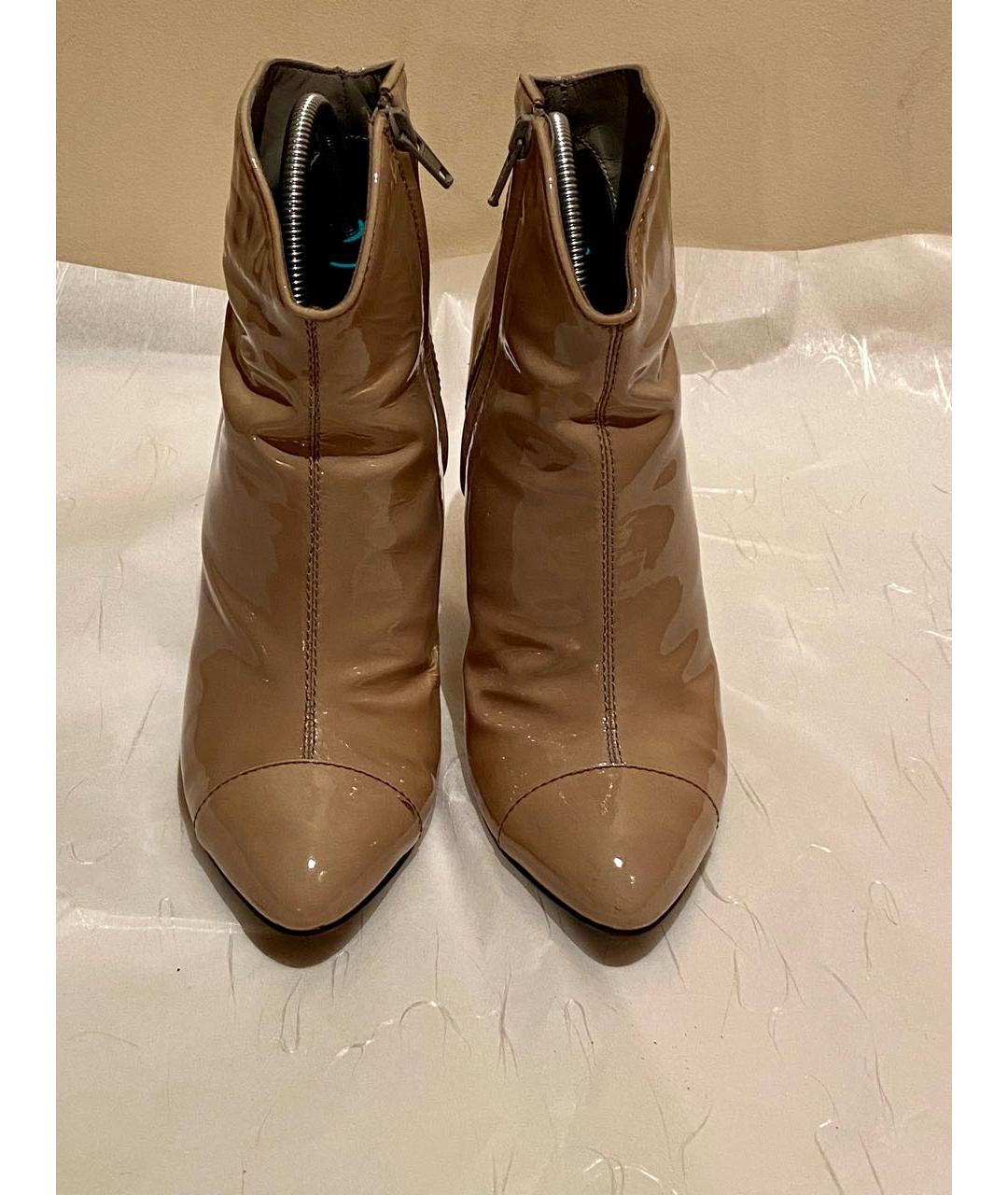 BURBERRY Бежевые ботильоны из лакированной кожи, фото 2