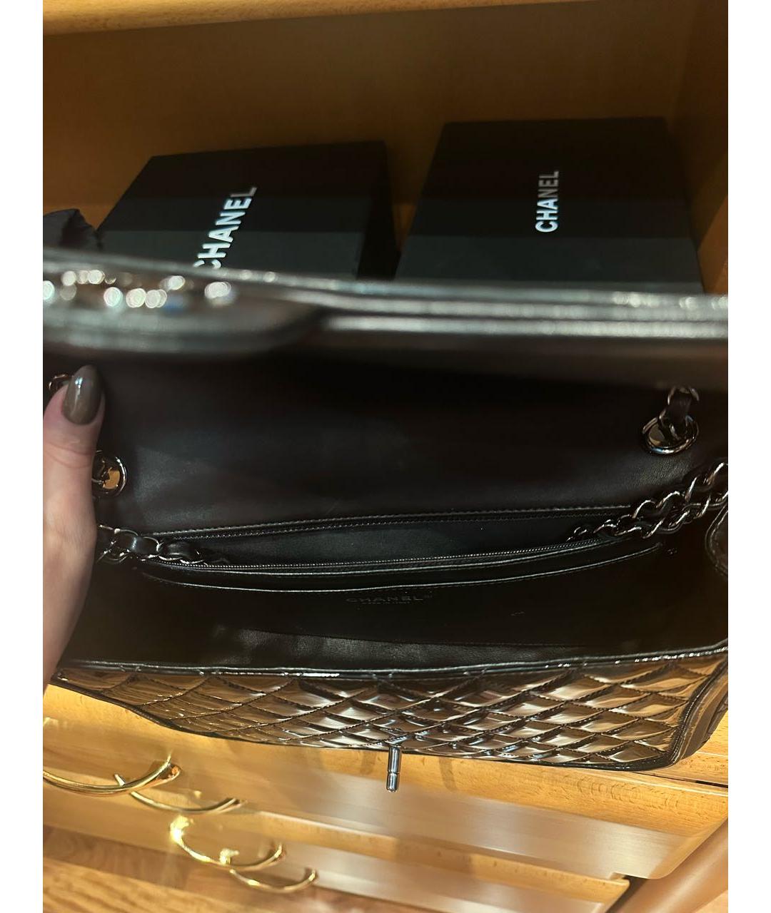 CHANEL PRE-OWNED Черная сумка через плечо из лакированной кожи, фото 4