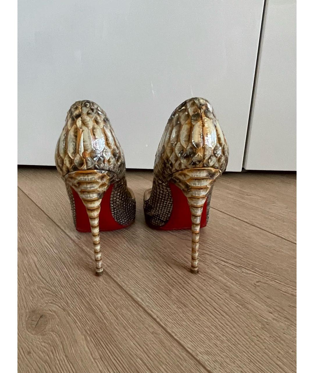 CHRISTIAN LOUBOUTIN Бежевые туфли из экзотической кожи, фото 4