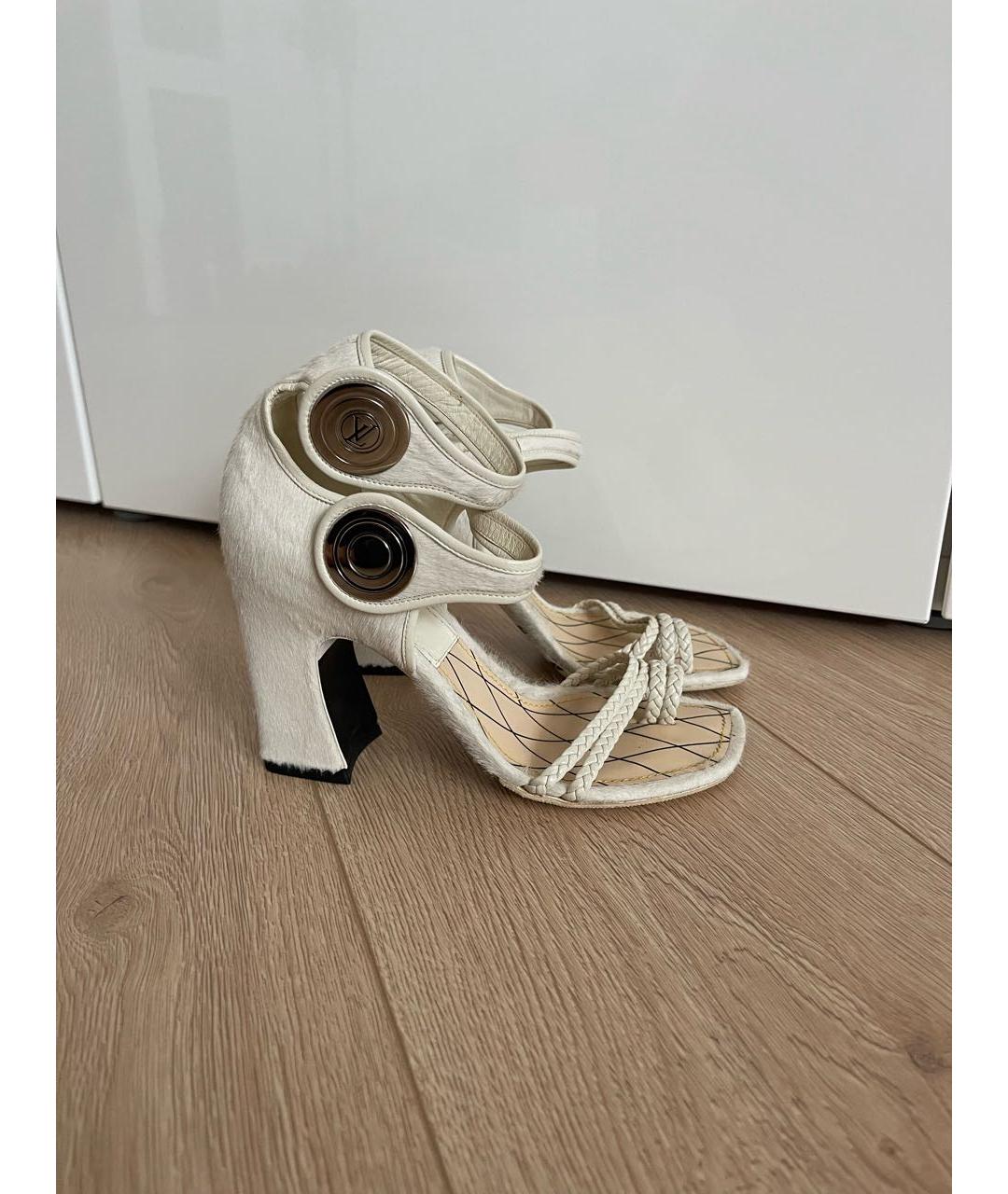 LOUIS VUITTON Белые кожаные босоножки, фото 7