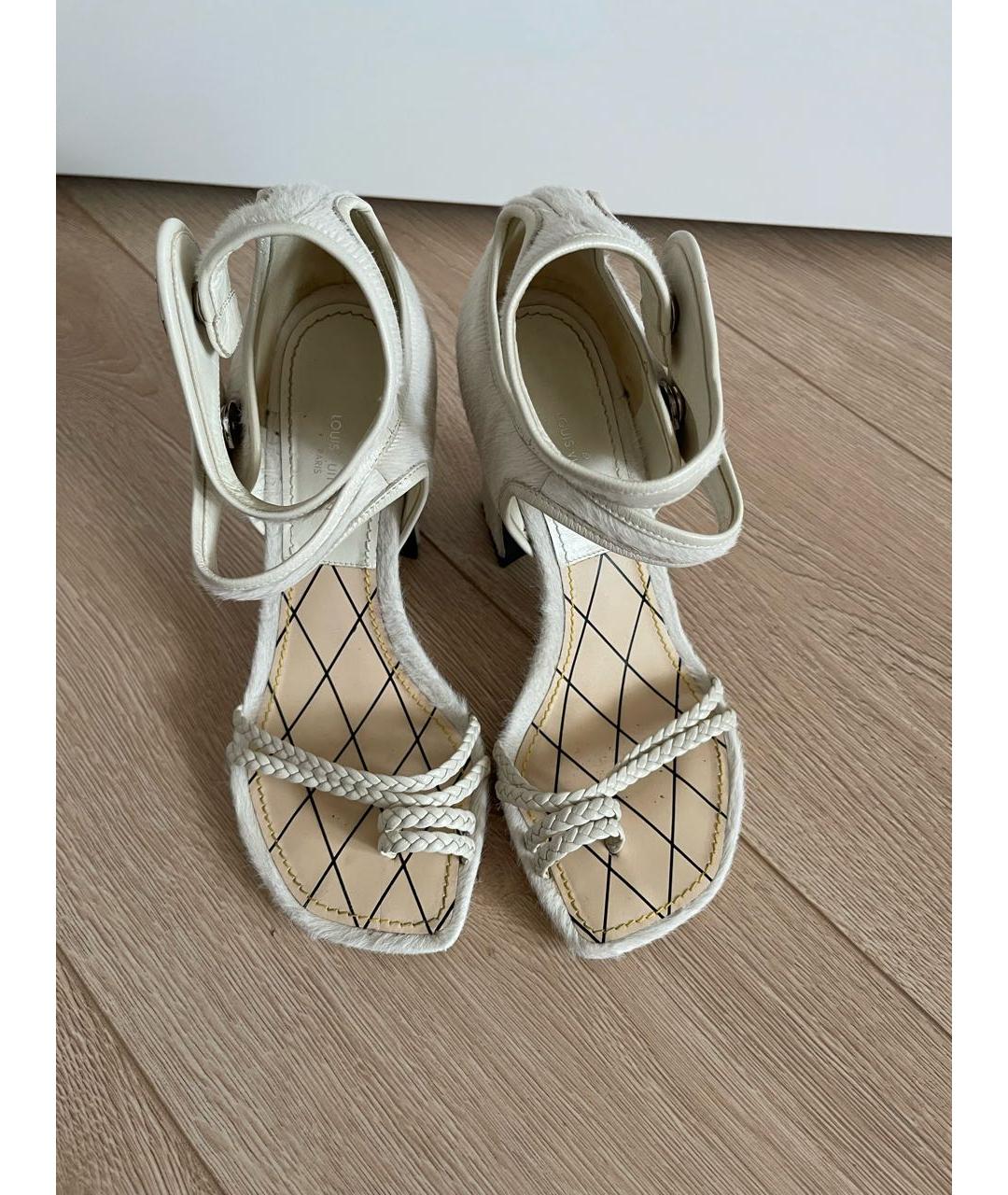 LOUIS VUITTON Белые кожаные босоножки, фото 2