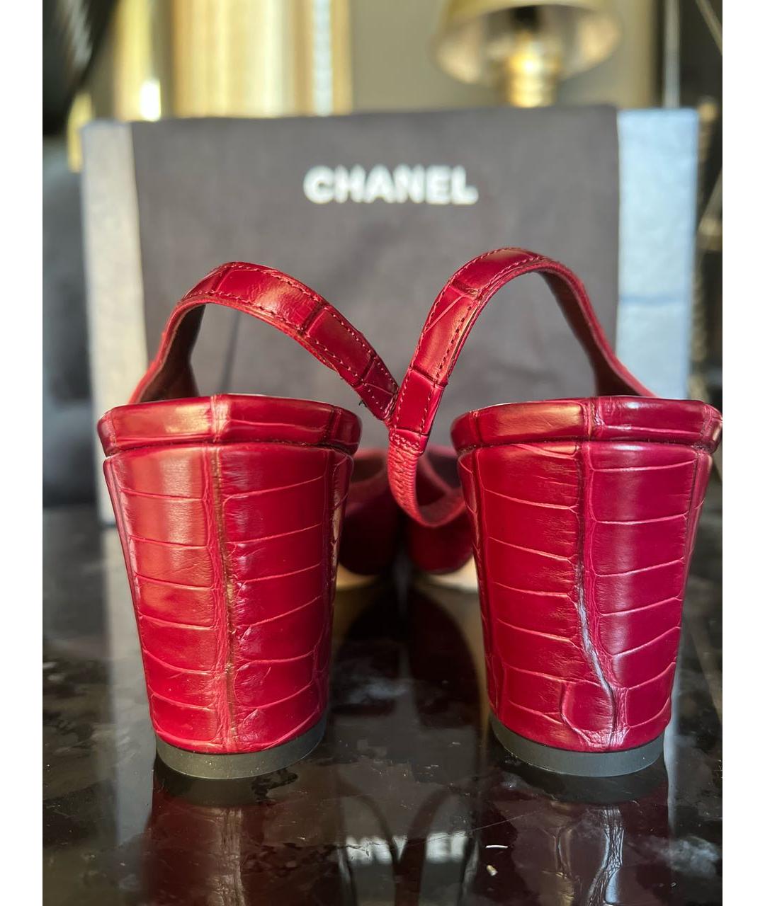 CHANEL PRE-OWNED Бордовые лодочки на низком каблуке из экзотической кожи, фото 3