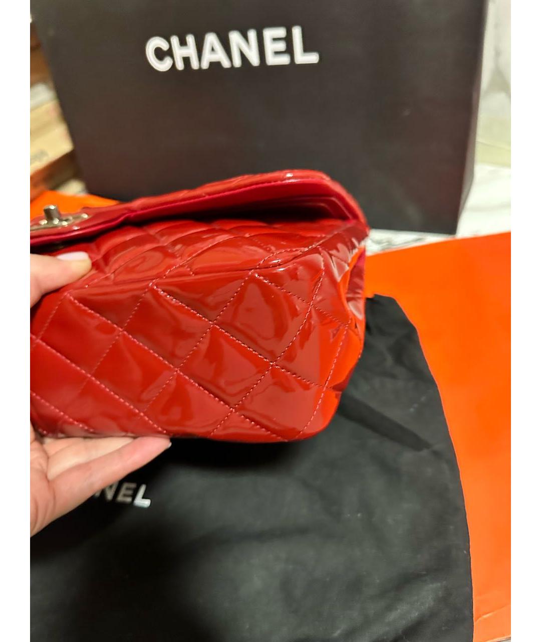 CHANEL PRE-OWNED Красная сумка через плечо из лакированной кожи, фото 7