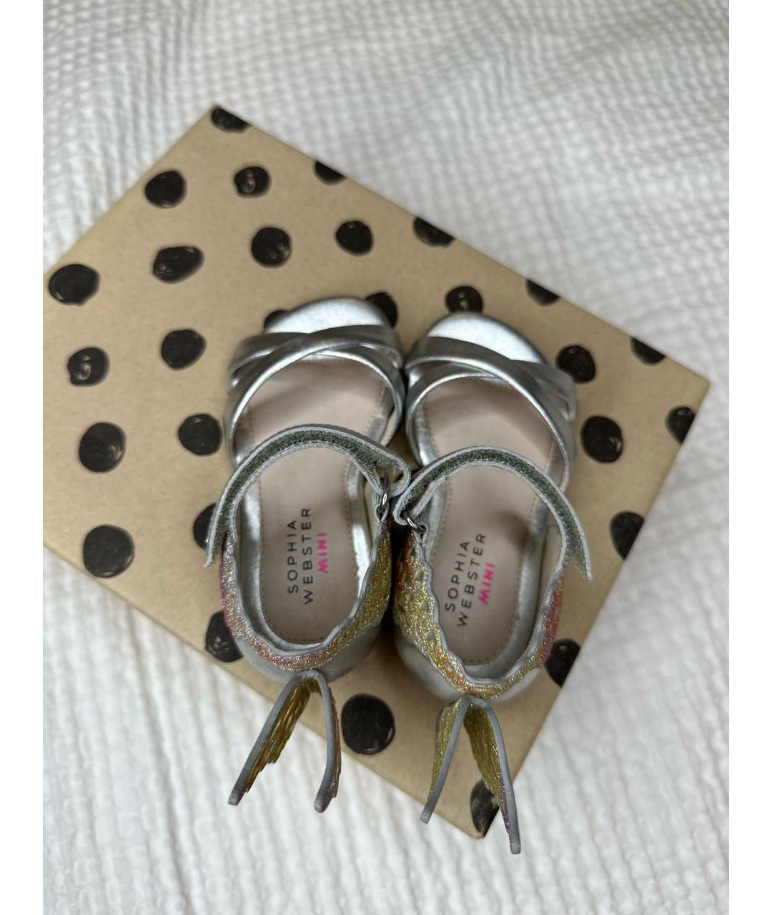 SOPHIA WEBSTER MINI Серебряные кожаные сандалии и шлепанцы, фото 3