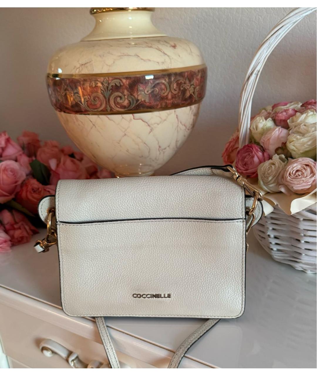 COCCINELLE Бежевая кожаная сумка с короткими ручками, фото 4