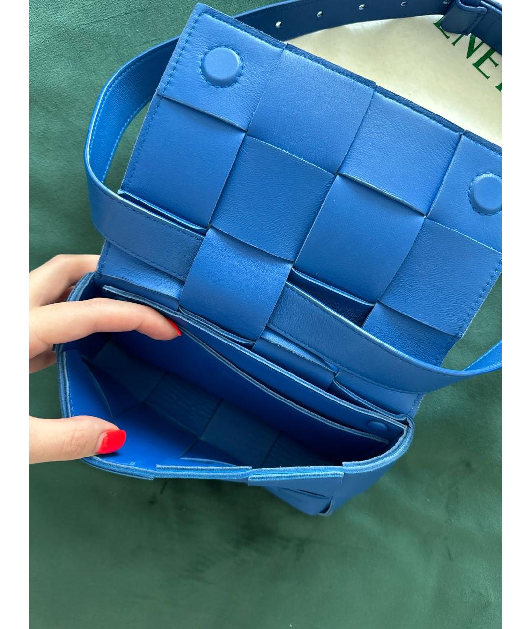 BOTTEGA VENETA Синяя кожаная сумка с короткими ручками, фото 4