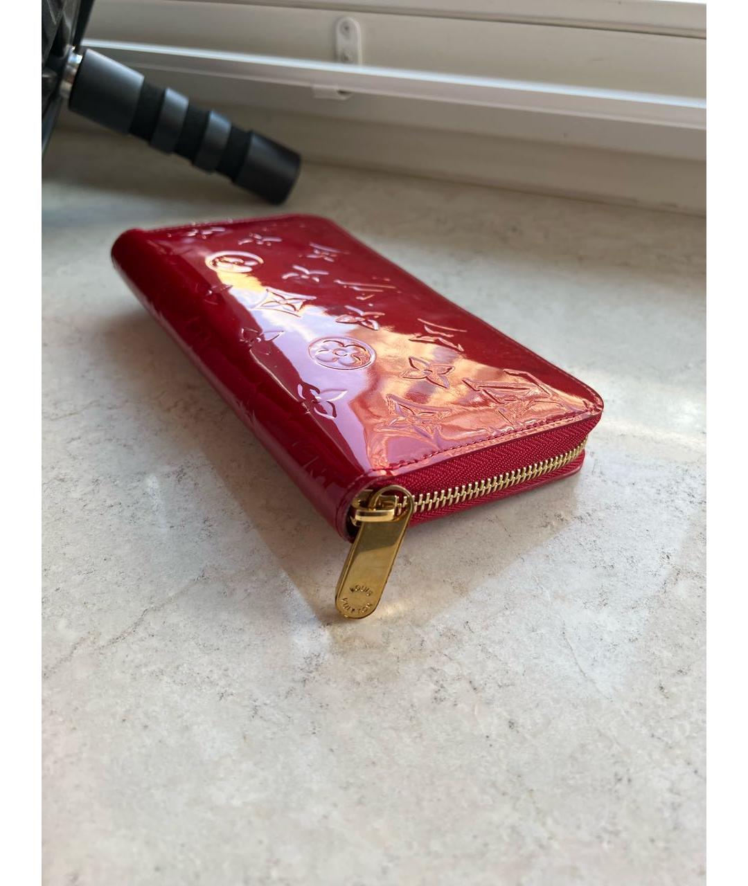 LOUIS VUITTON Красный кошелек из лакированной кожи, фото 3
