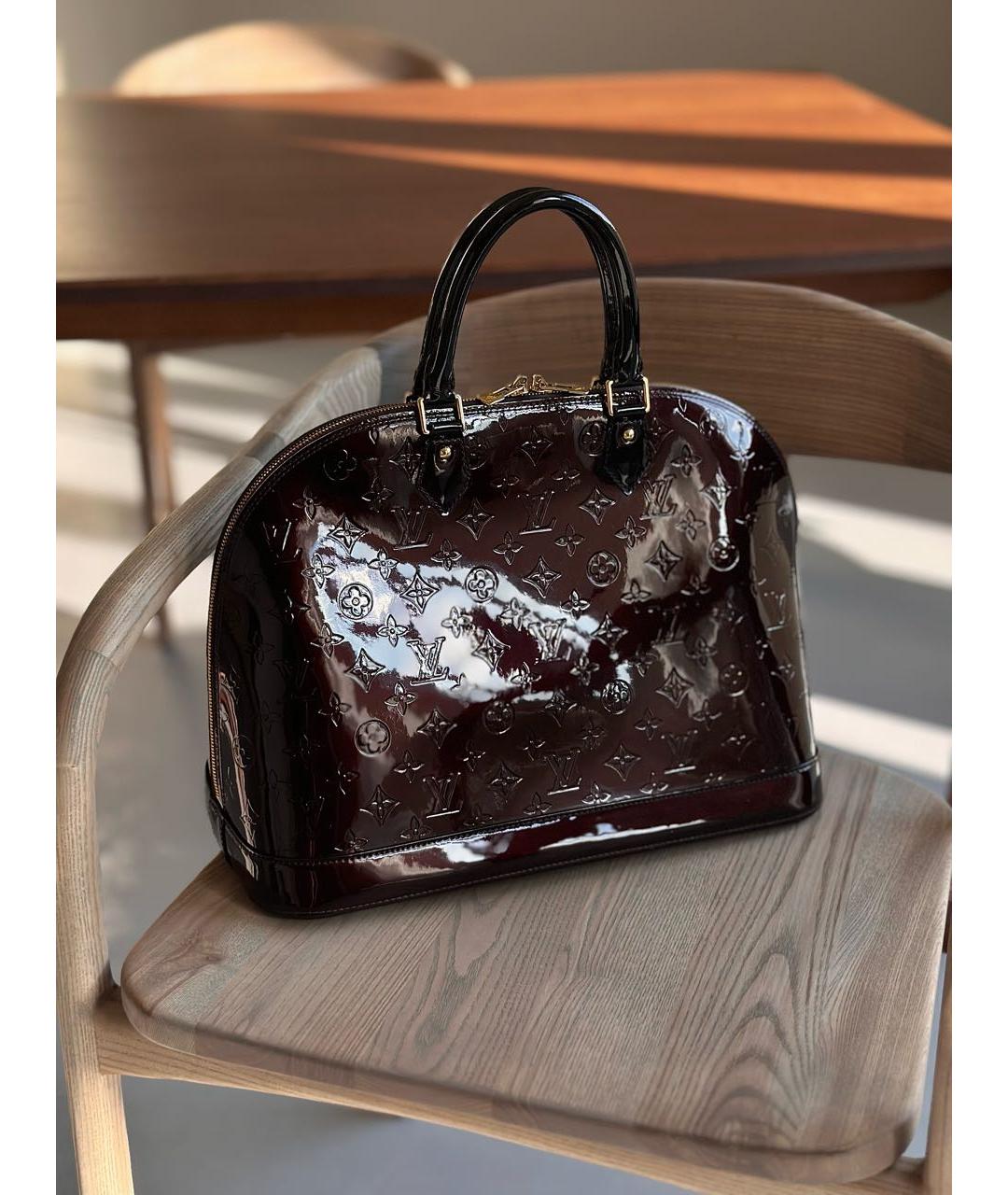 LOUIS VUITTON Бордовая сумка с короткими ручками из лакированной кожи, фото 3