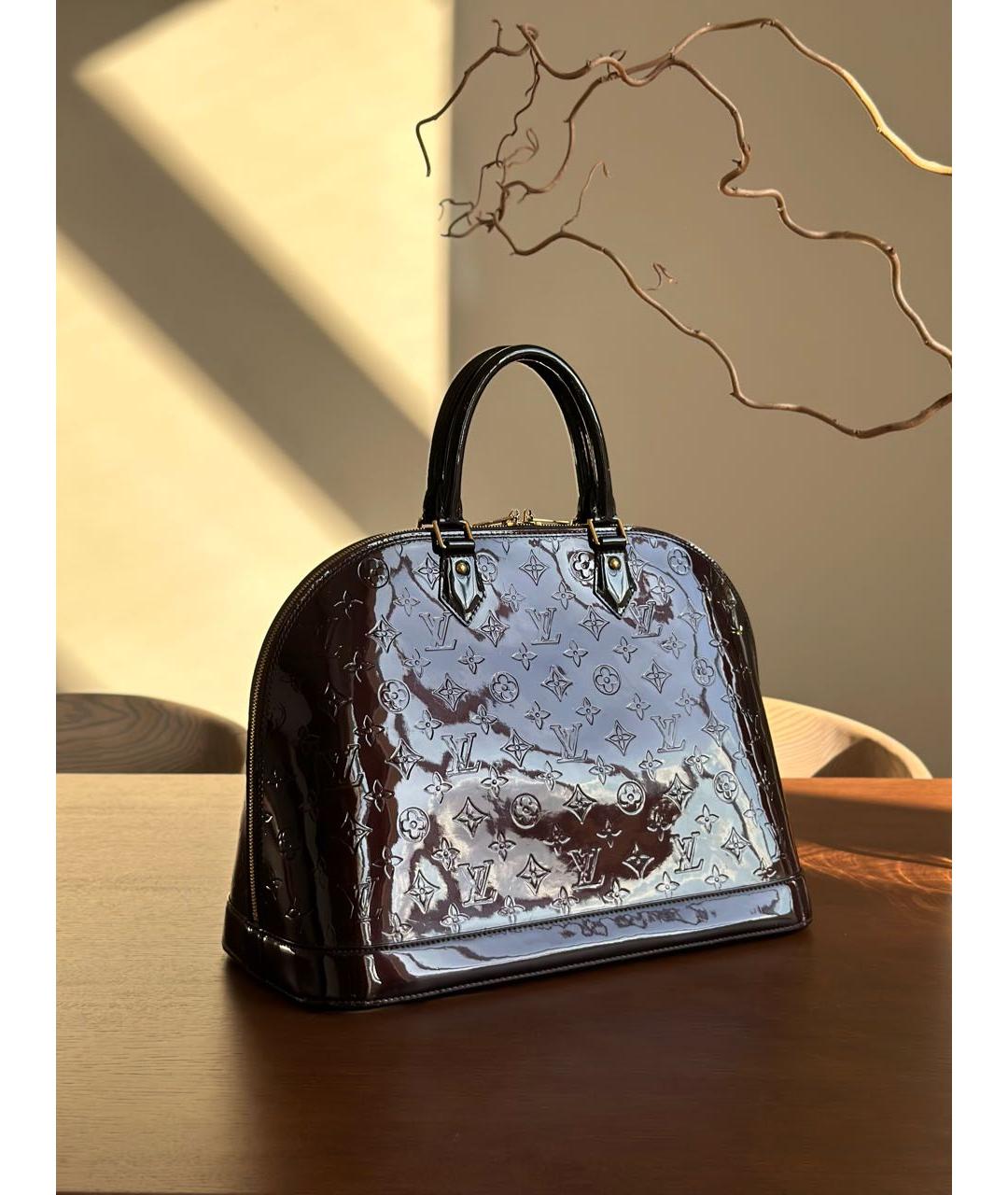 LOUIS VUITTON Бордовая сумка с короткими ручками из лакированной кожи, фото 6