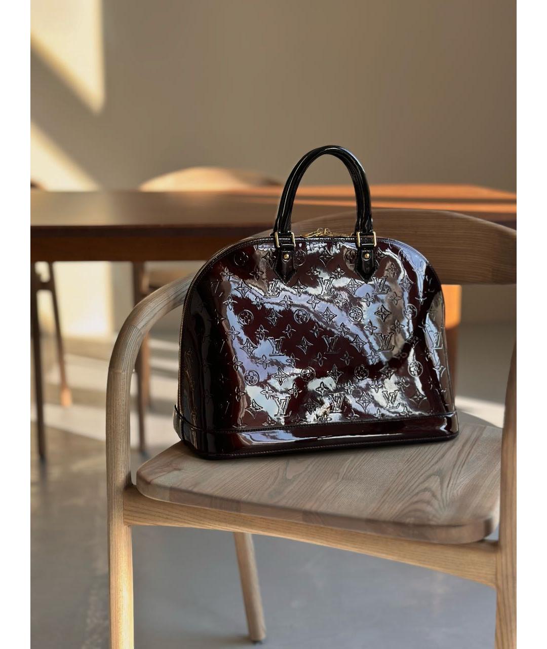 LOUIS VUITTON Бордовая сумка с короткими ручками из лакированной кожи, фото 2