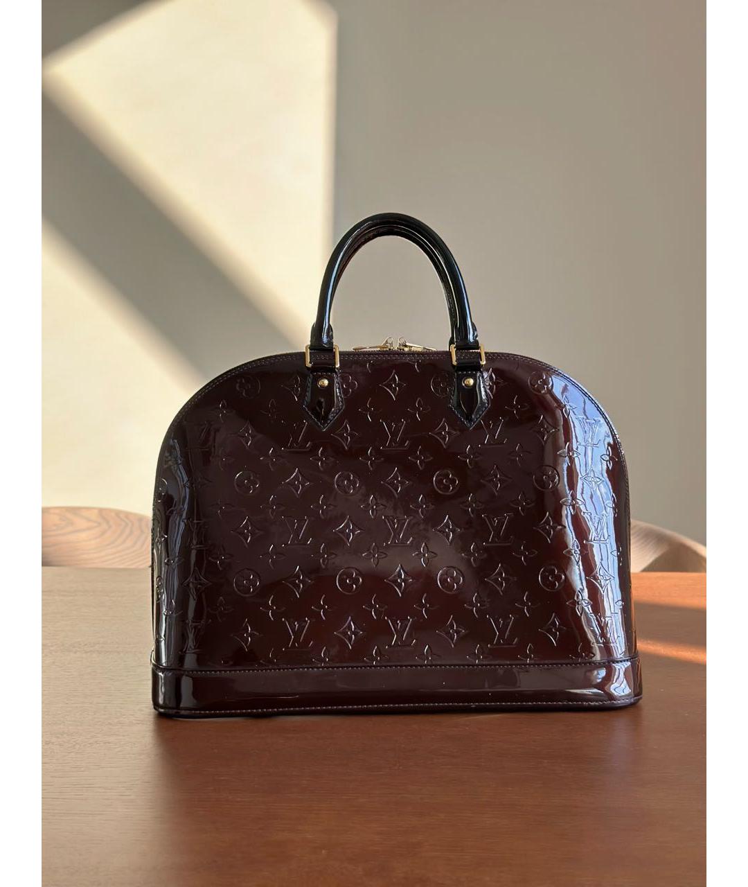 LOUIS VUITTON Бордовая сумка с короткими ручками из лакированной кожи, фото 7