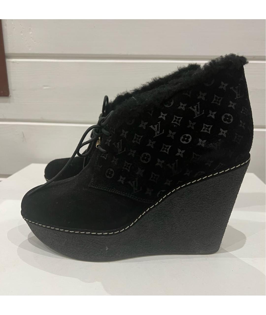 LOUIS VUITTON Черные замшевые ботильоны, фото 5