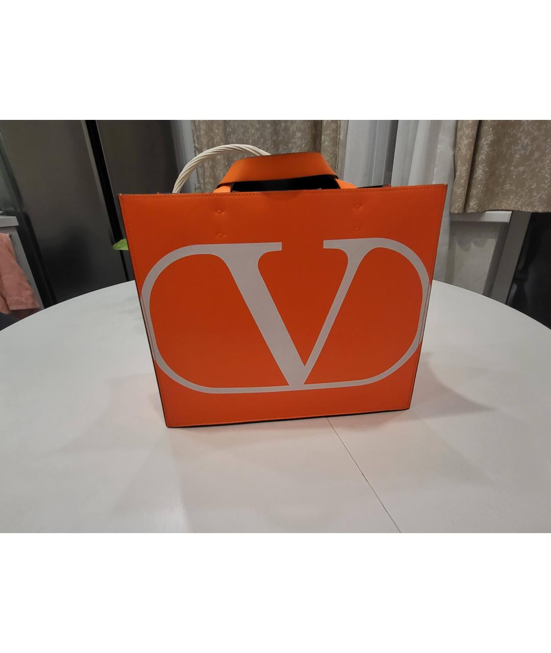 VALENTINO Оранжевая кожаная сумка тоут, фото 2