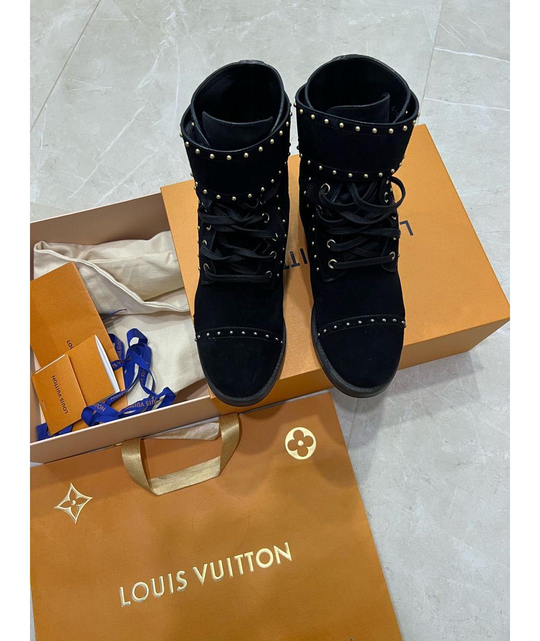 LOUIS VUITTON Черные замшевые ботинки, фото 3