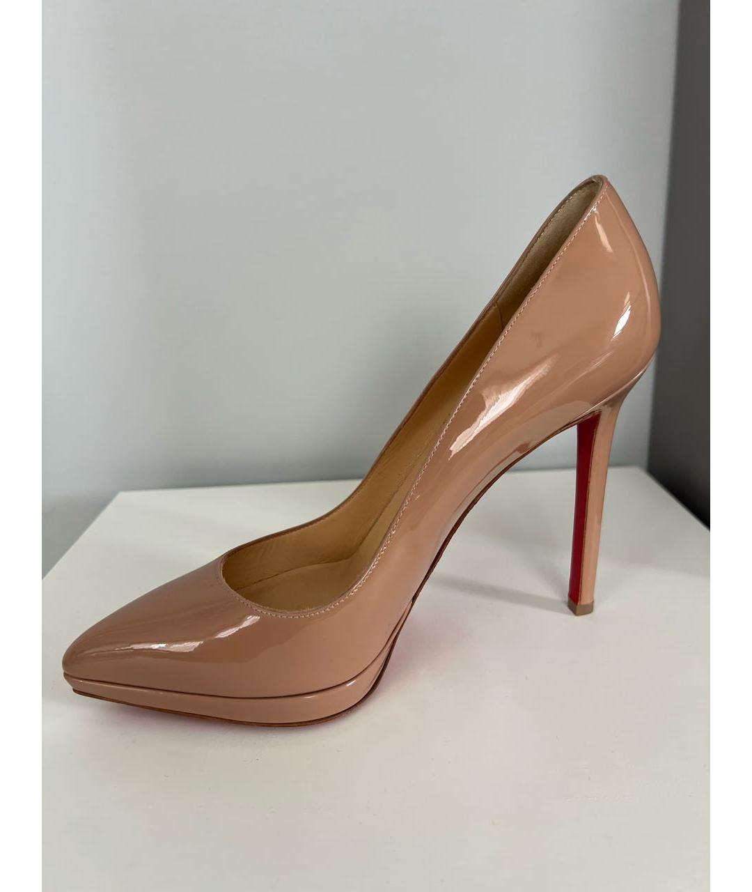 CHRISTIAN LOUBOUTIN Бежевые туфли из лакированной кожи, фото 9