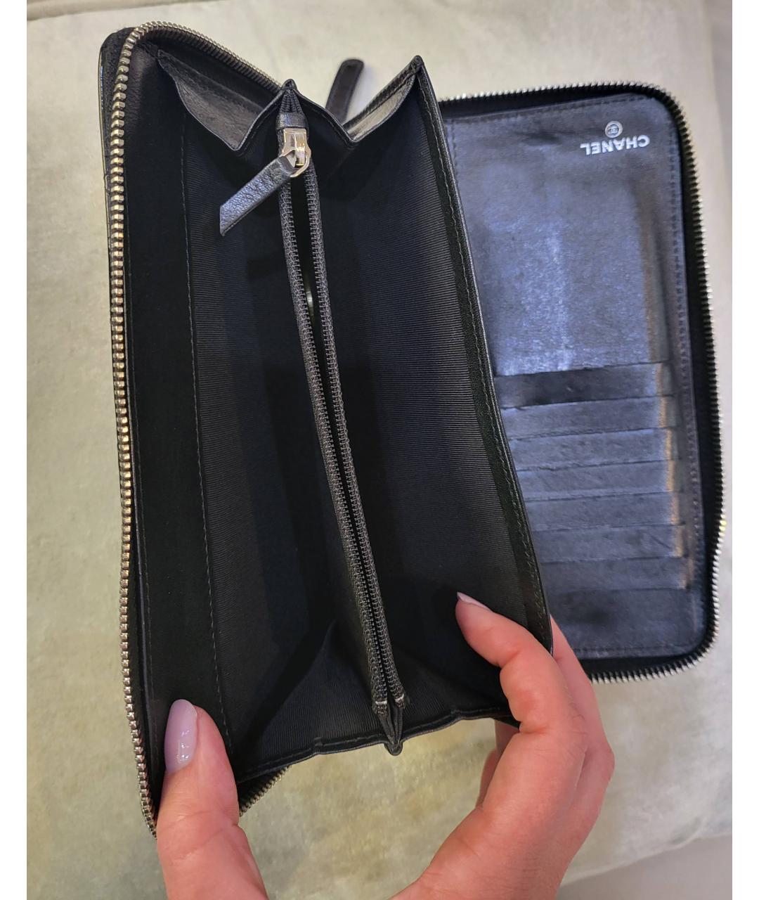 CHANEL PRE-OWNED Черный кошелек из лакированной кожи, фото 4