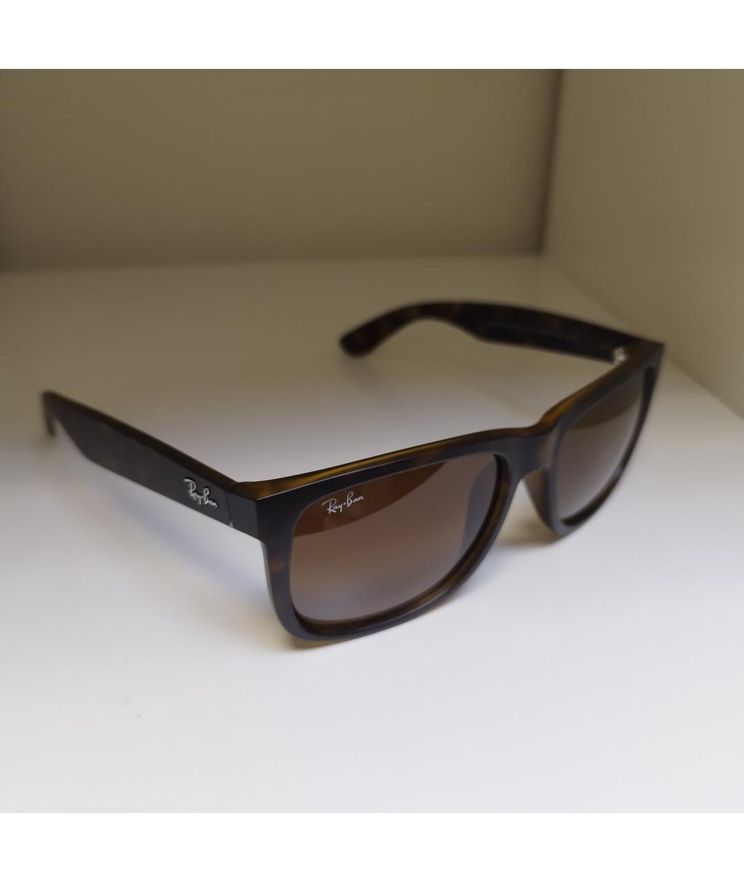RAY BAN Коричневые пластиковые солнцезащитные очки, фото 2