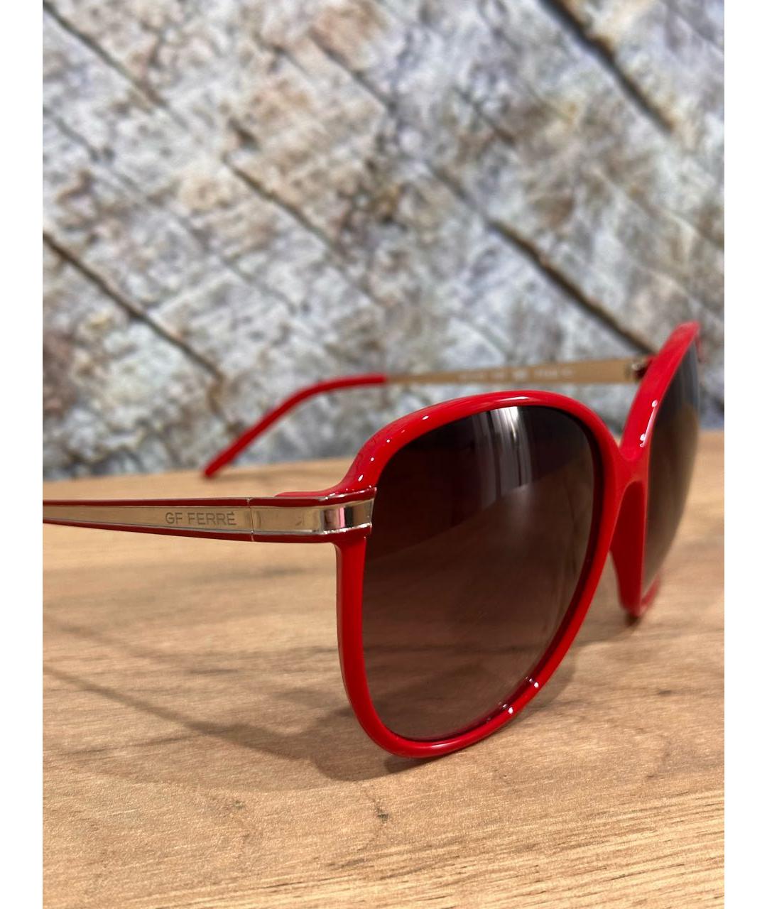 GIANFRANCO FERRE Красные пластиковые солнцезащитные очки, фото 3