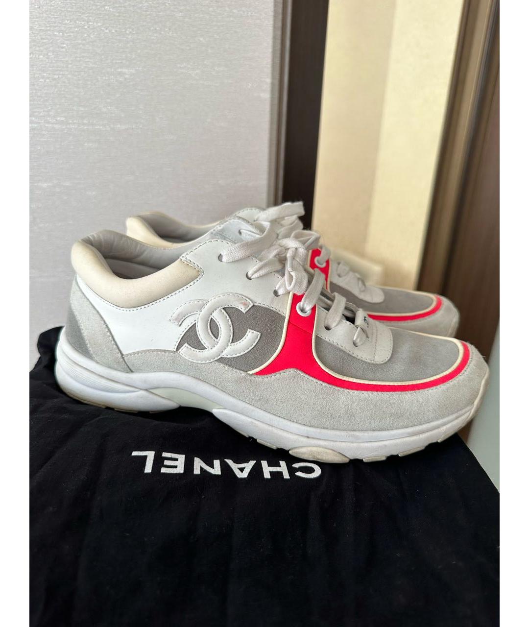 CHANEL PRE-OWNED Белые замшевые кроссовки, фото 7