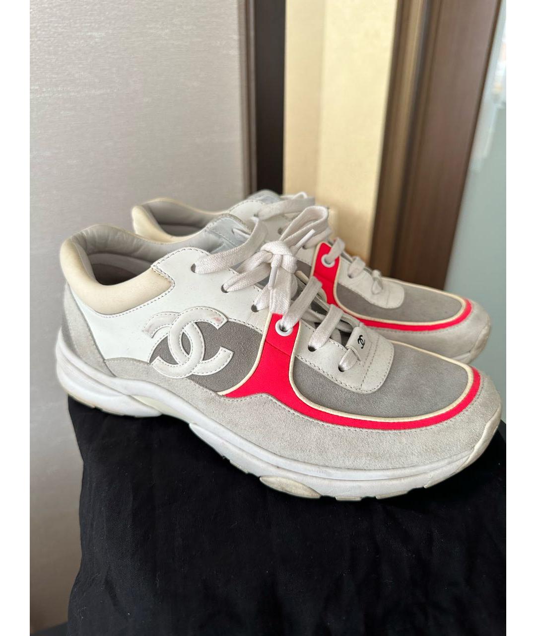 CHANEL PRE-OWNED Белые замшевые кроссовки, фото 5