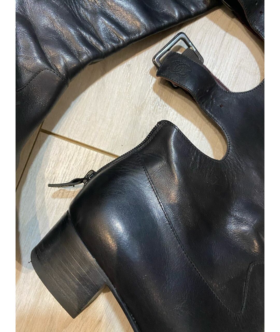 CHANEL PRE-OWNED Черные кожаные сапоги, фото 2