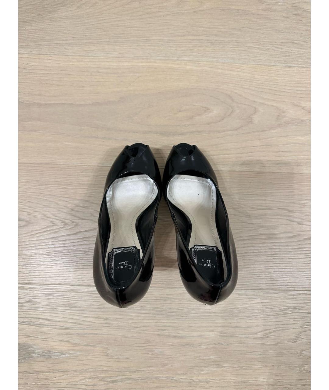 CHRISTIAN DIOR Черные босоножки из лакированной кожи, фото 3