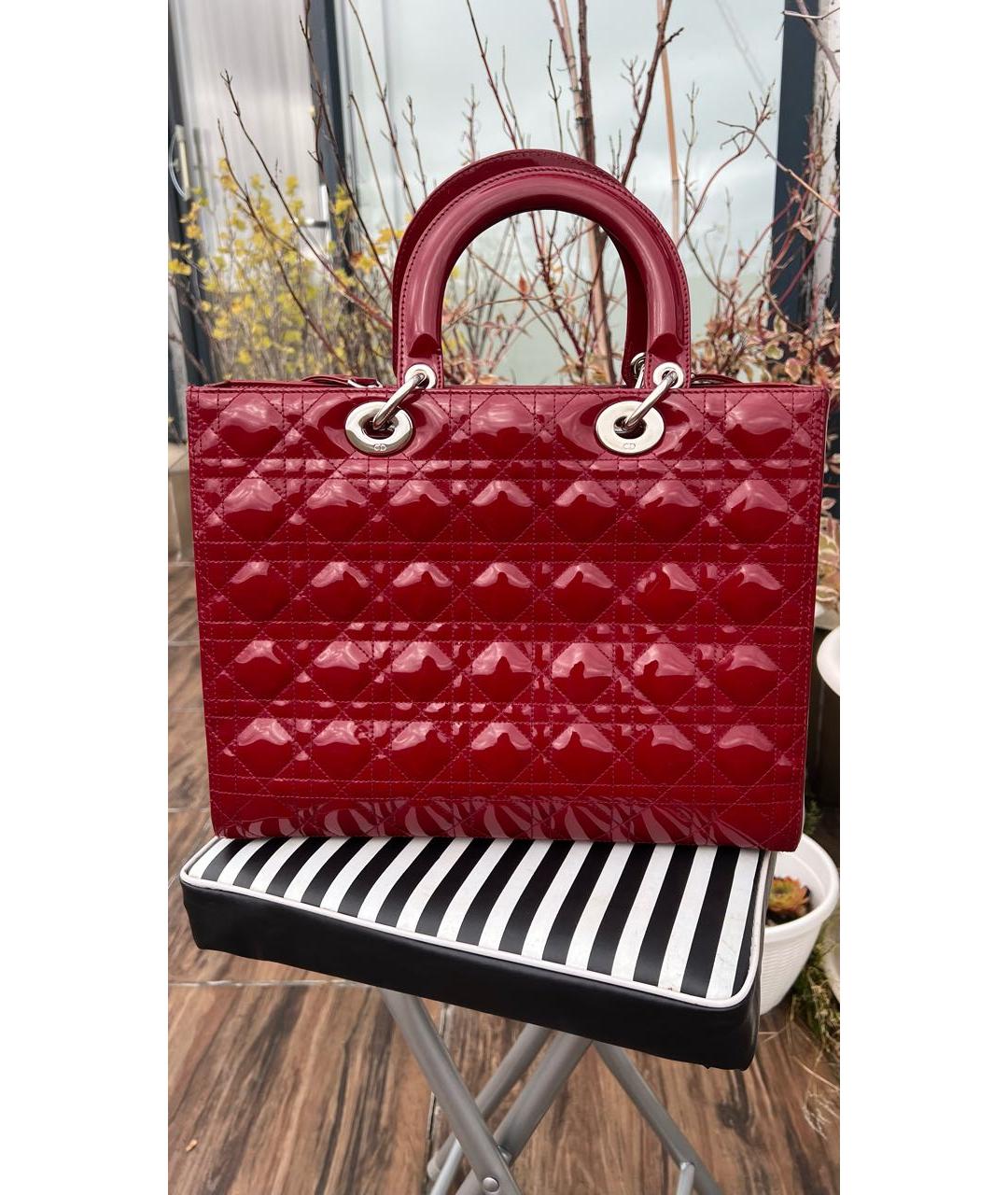 CHRISTIAN DIOR Бордовая сумка с короткими ручками из лакированной кожи, фото 4