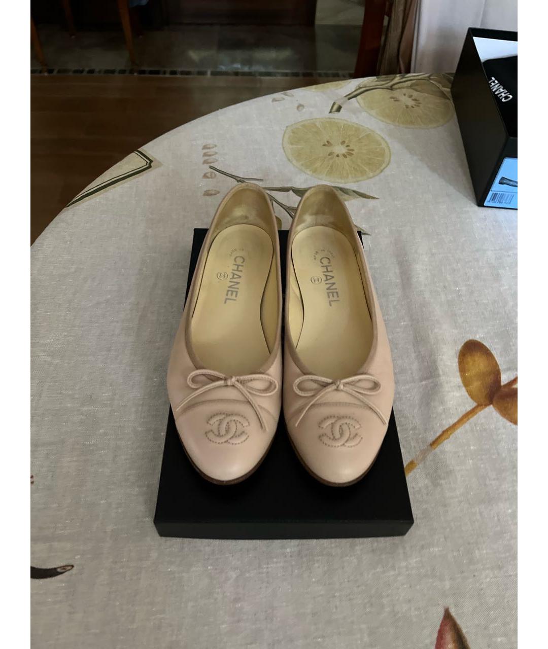 CHANEL Бежевые кожаные балетки, фото 2