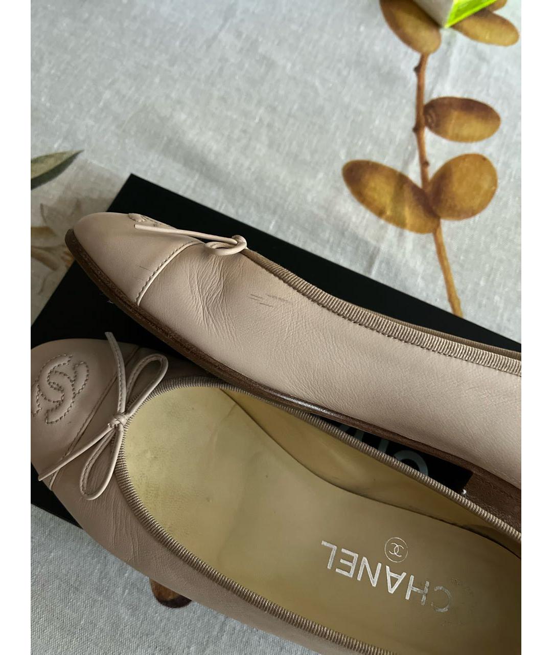 CHANEL Бежевые кожаные балетки, фото 6