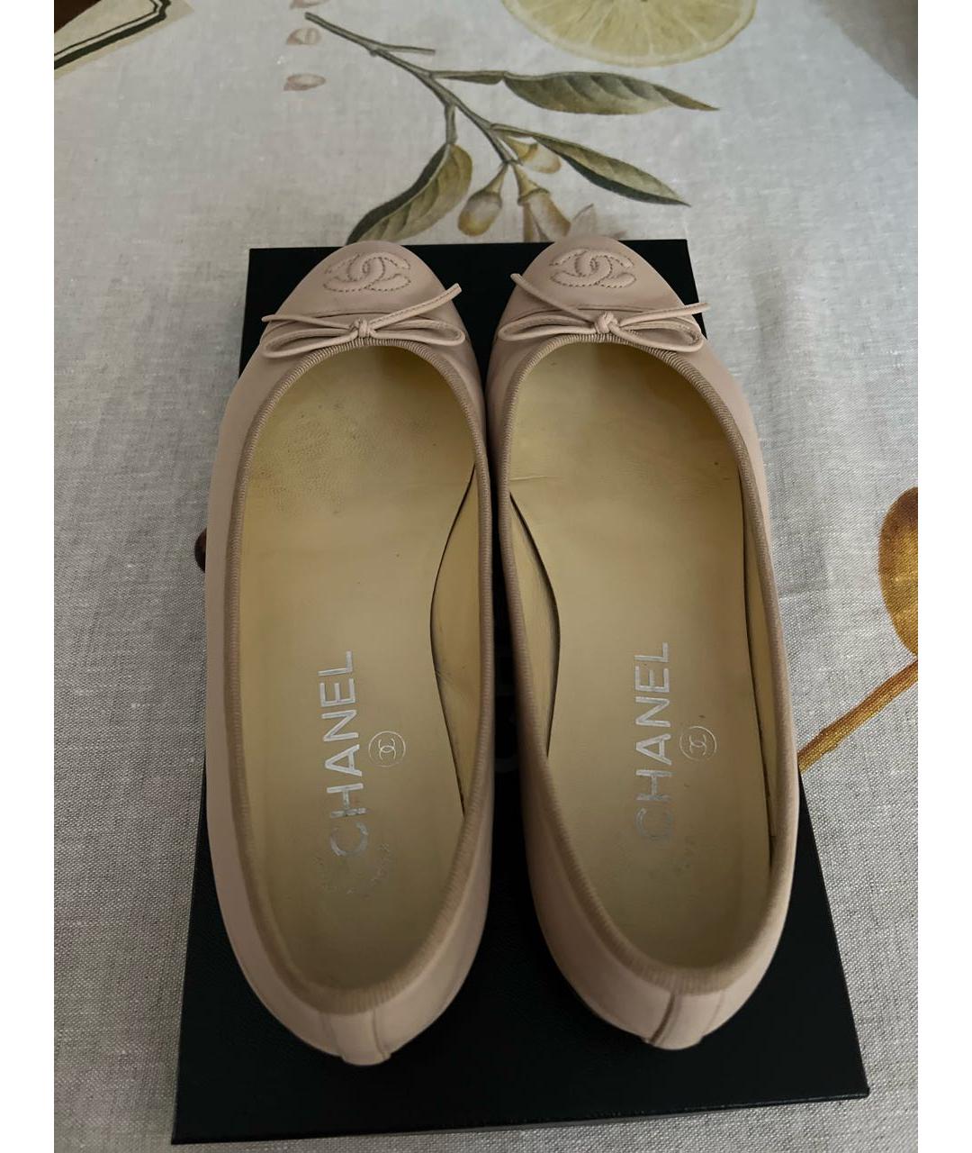 CHANEL Бежевые кожаные балетки, фото 3