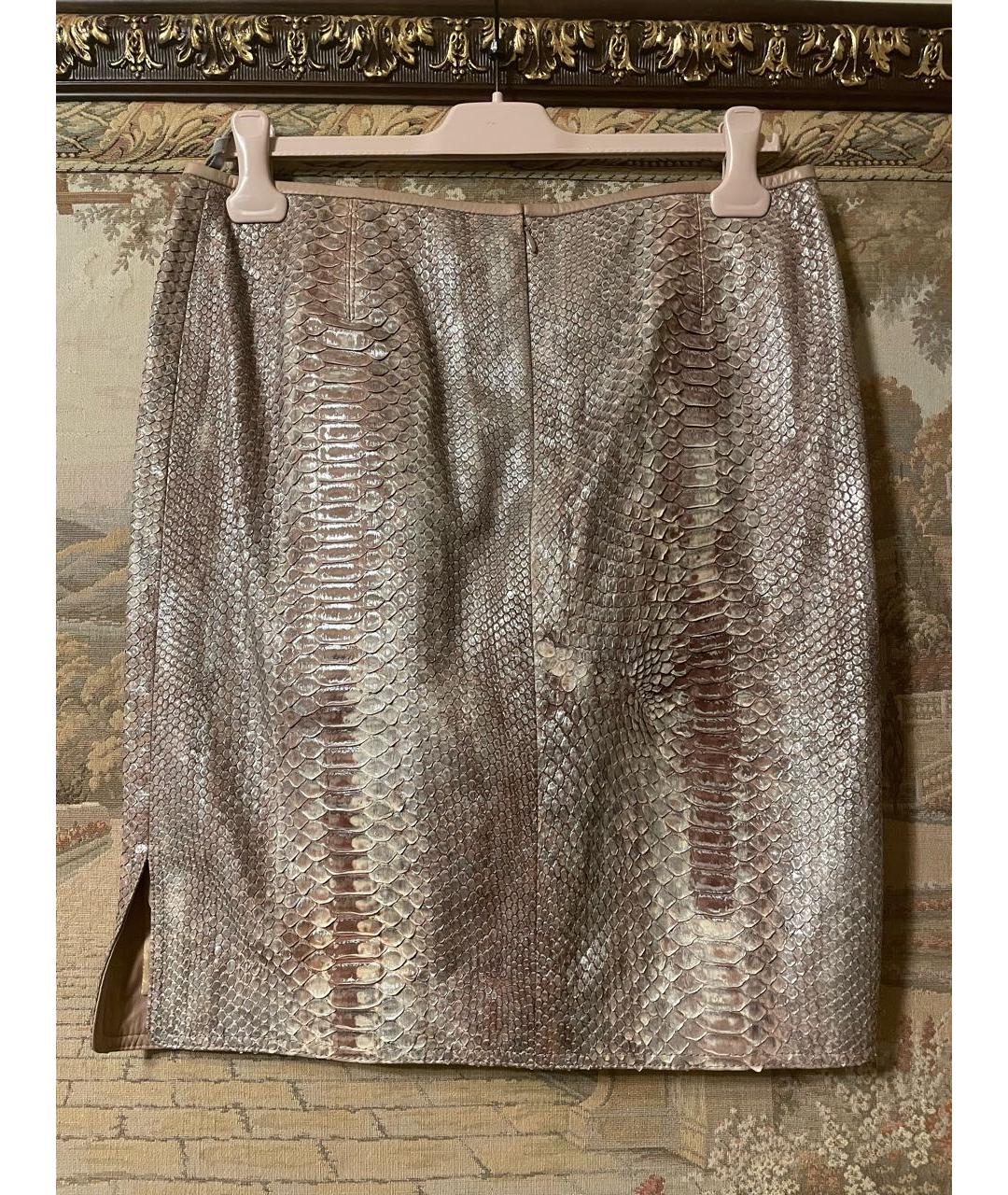 REED KRAKOFF Бежевая юбка мини из экзотической кожи, фото 2