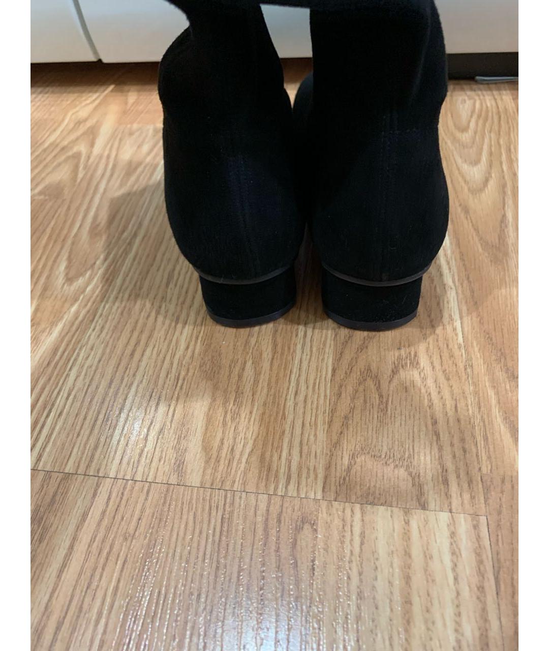 STUART WEITZMAN Черные замшевые ботфорты, фото 4