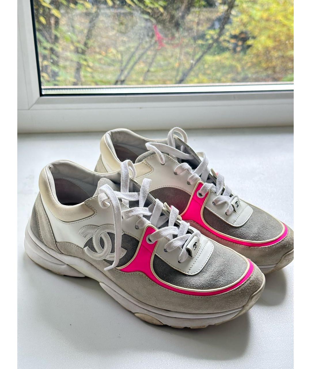 CHANEL PRE-OWNED Белые замшевые кроссовки, фото 4