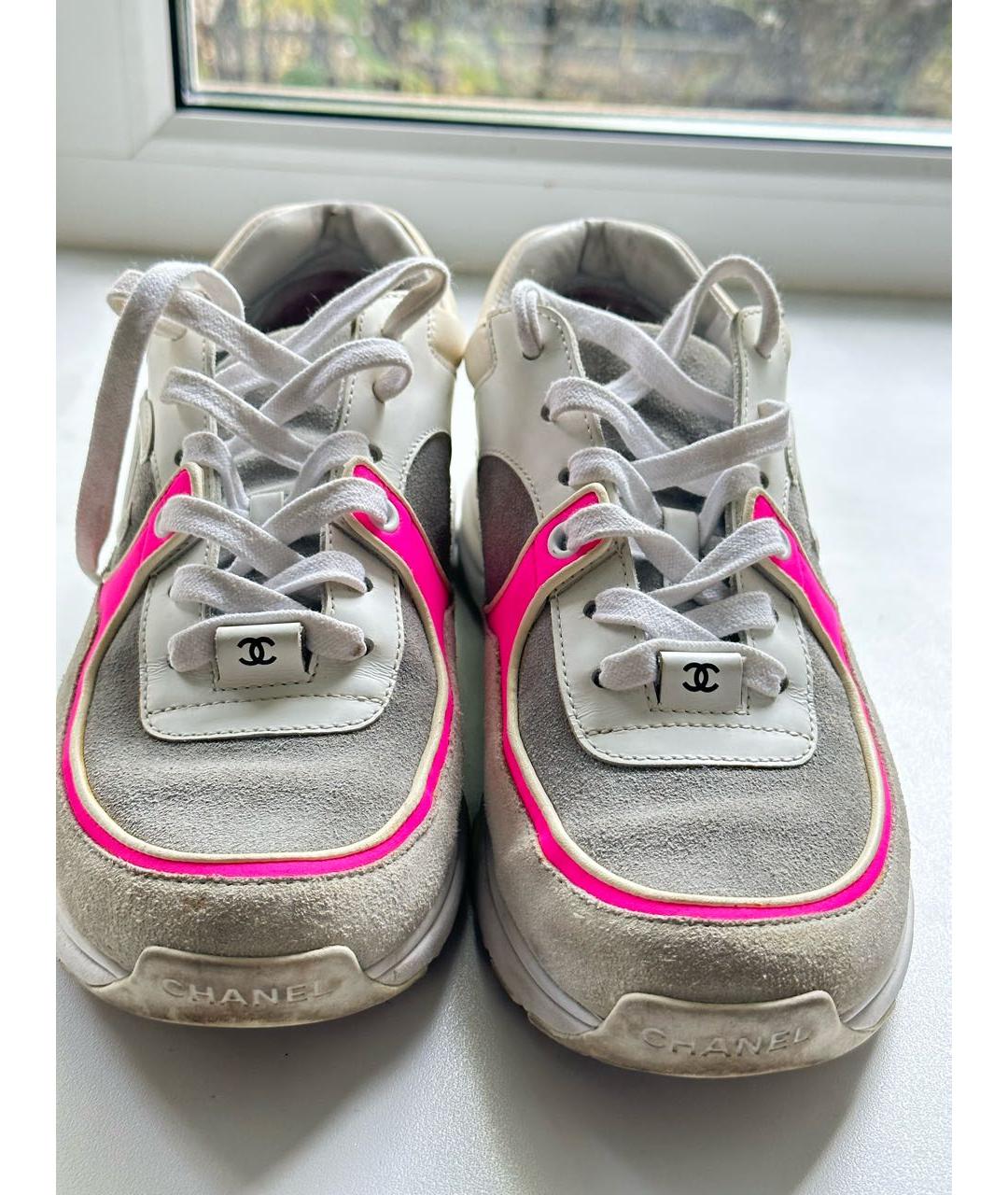 CHANEL PRE-OWNED Белые замшевые кроссовки, фото 2
