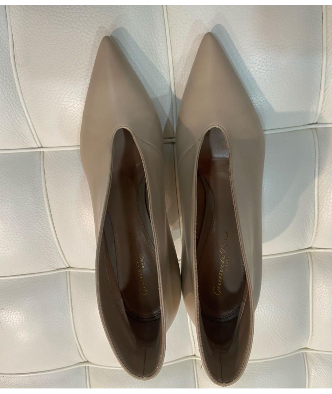 GIANVITO ROSSI Бежевые кожаные туфли, фото 3