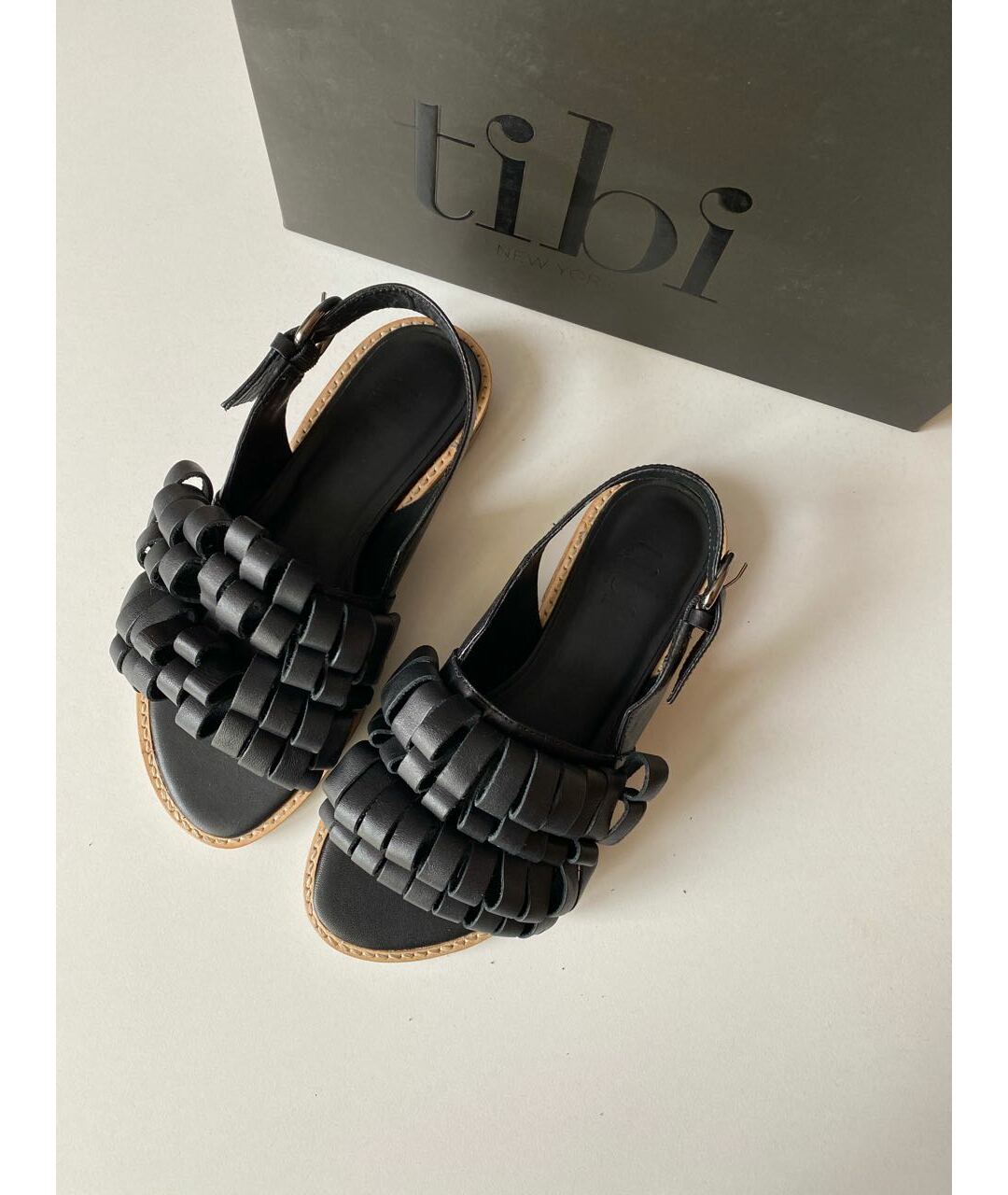 TIBI Черные кожаные сандалии, фото 5