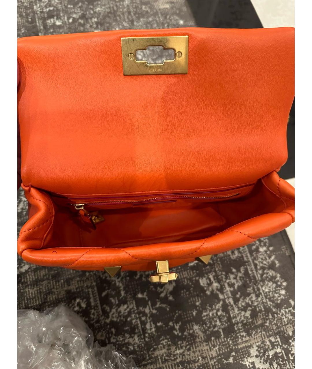 VALENTINO Оранжевая кожаная сумка через плечо, фото 3